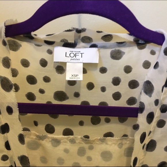 Ann Taylor Loft Sleeveless Top. Cream with black - Picture 2 of 3