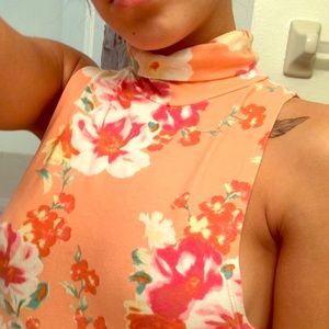 Kendall & Kylie turtle neck crop✨