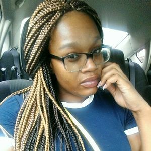 Meet your Posher, Elise