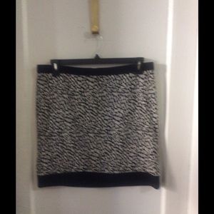 Black and White print knit skirt