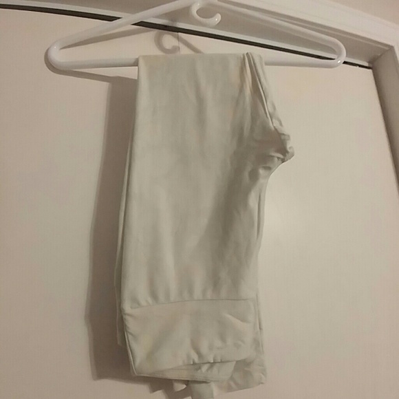 HOLD until 9/9...light green with white flowers