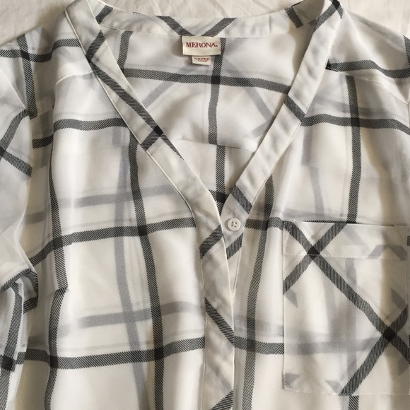 Blouse - Picture 2 of 3
