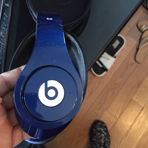 Studio Beats Navy Blue with case but no wire - Picture 3 of 4