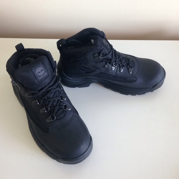 Black NWT Timberland boots 7.5