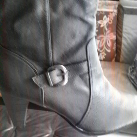 Long black boots - Picture 2 of 3