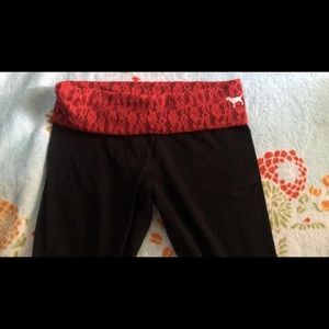 PINK Wisconsin Badgers crop yoga pants