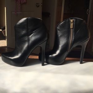 Jessica Simpson Pasadena booties, black; size 7M
