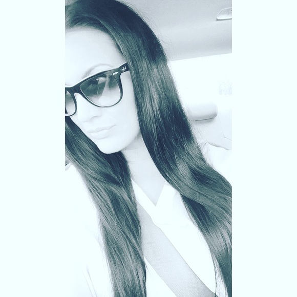 Meet your Posher, Jenn - Picture 1 of 1