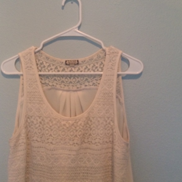 White lace tank top - Picture 1 of 3