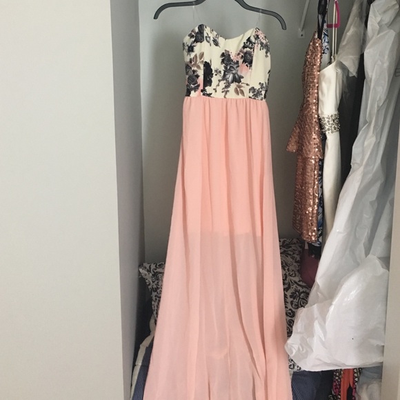 Gorgeous blush floral maxi dress size medium - Picture 2 of 4