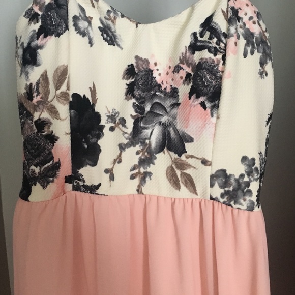 Gorgeous blush floral maxi dress size medium - Picture 3 of 4
