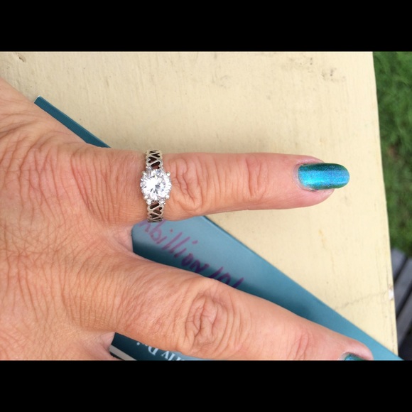 Engagement ring - Picture 1 of 2