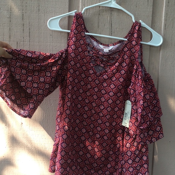 Maroon/red slit shoulder ruffle shirt