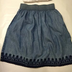 Zara adorable denim skirt embroidered edge
