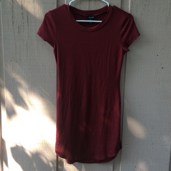 NWOT burgundy body con