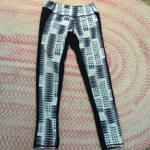 Black and white Zella pants