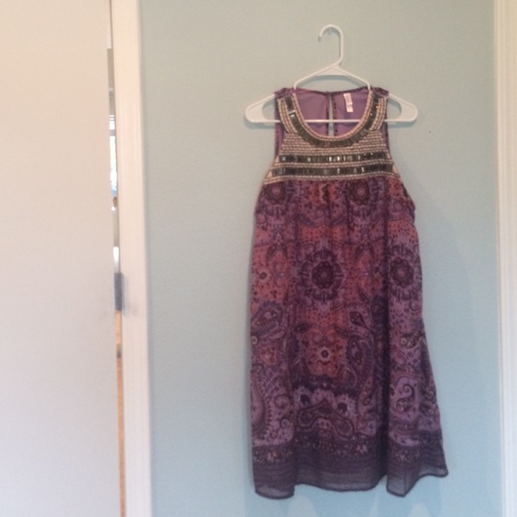 Purple patterned dress with awesome detailing - Picture 2 of 4