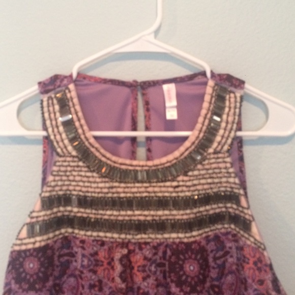 Purple patterned dress with awesome detailing - Picture 4 of 4