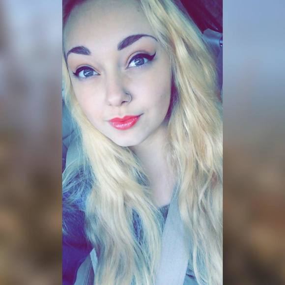 Meet your Posher, Kayla