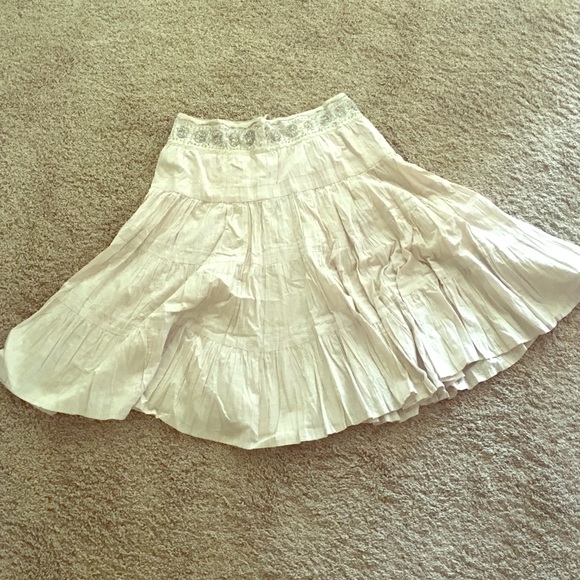 Skirt with detailed waist