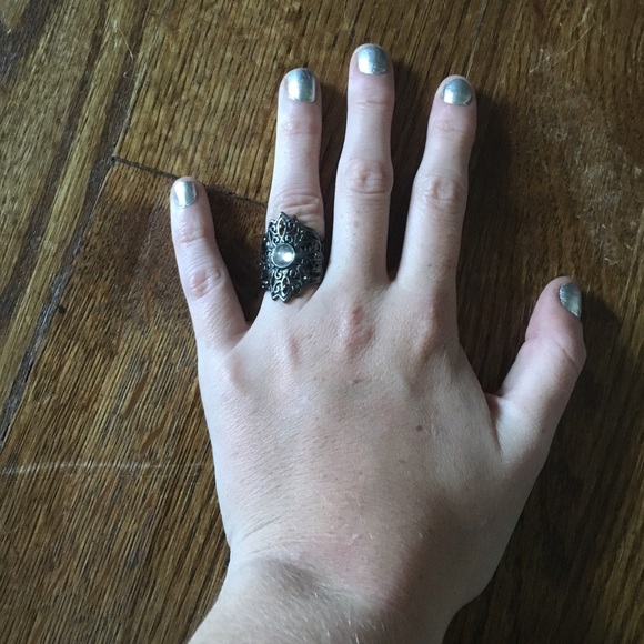 Costume ring - Picture 2 of 2