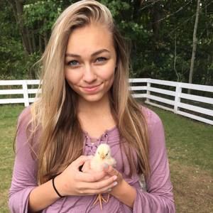 Meet your Posher, Alyssa