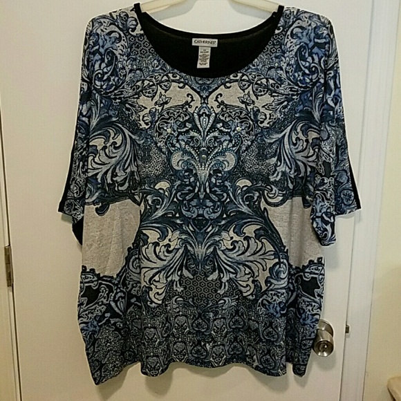 Beautiful knit top with design on front.
