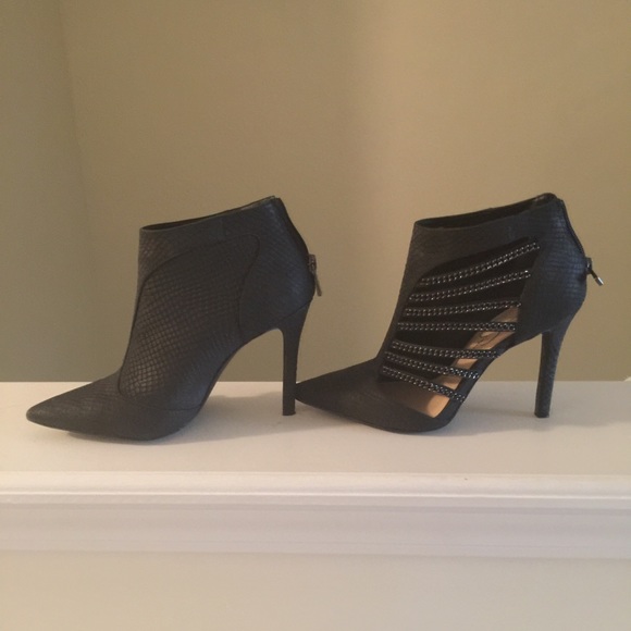 JS Camelia Booties - Picture 2 of 2