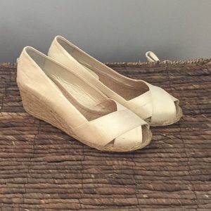 Peep toe espadrilles