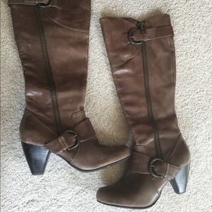 Born leather buckle boots