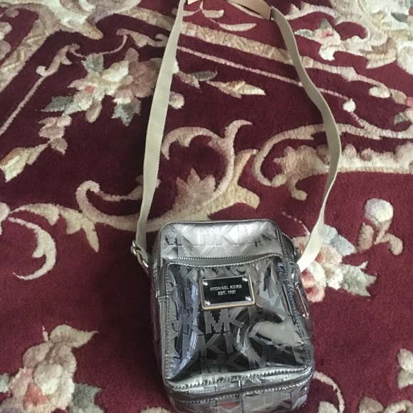 Small metallic Michael Kors cross-body bag. - Picture 1 of 1