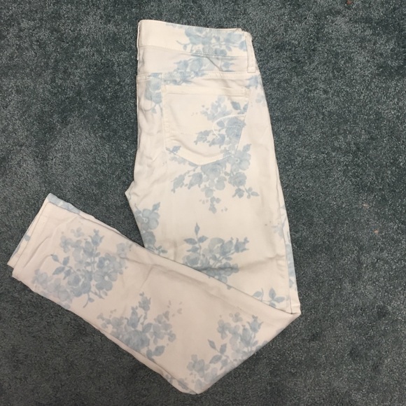 American Eagle White Floral Jeans