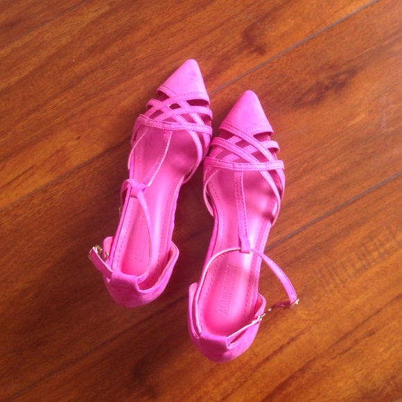 Shoe - Picture 2 of 4