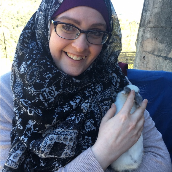 Meet your Posher, Holly - Picture 2 of 5