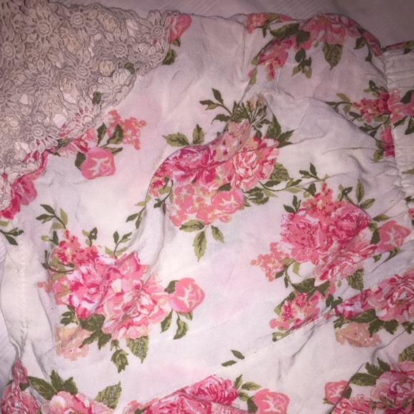 Loose chic shorts - Picture 2 of 2