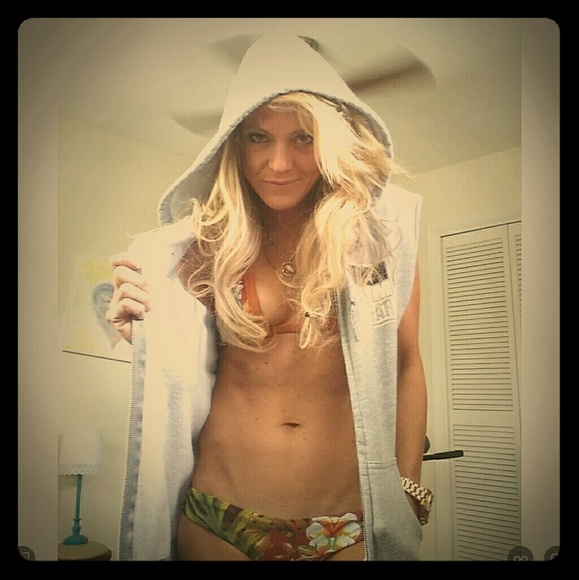 Meet your Posher, Lauren - Picture 3 of 8