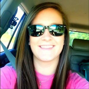 Meet your Posher, Brittney