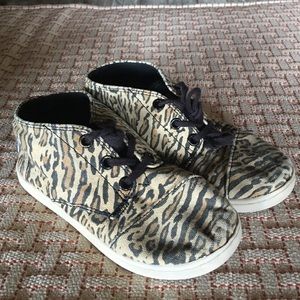 Girls leopard high top toms