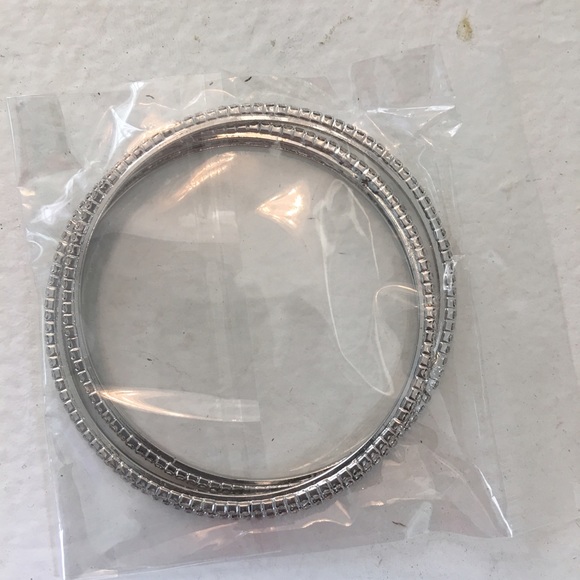 Beautiful Bangle - Picture 3 of 4