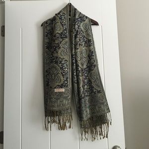 Paisley style pashmina