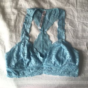 Super cute and comfy but doesn't fit me!