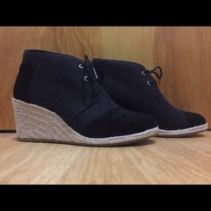 TOMS | Desert Wedges | Suede Black Burlap | 9M