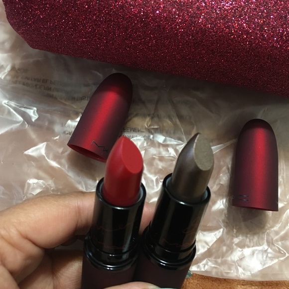 M.A.C Rihanna Viva Glam set