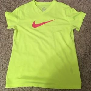 Girls Nike tee