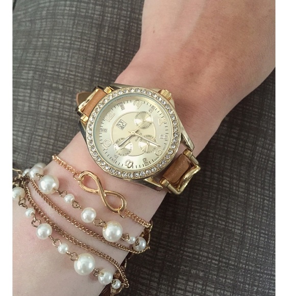 Jewelry - NWT. Gold infinity bracelet