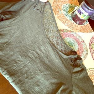 3/4 length sleeve shirt