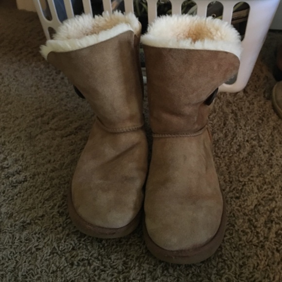 UGG Shoes - Size 8.5 Ugg Bailey Button II in chestnut
