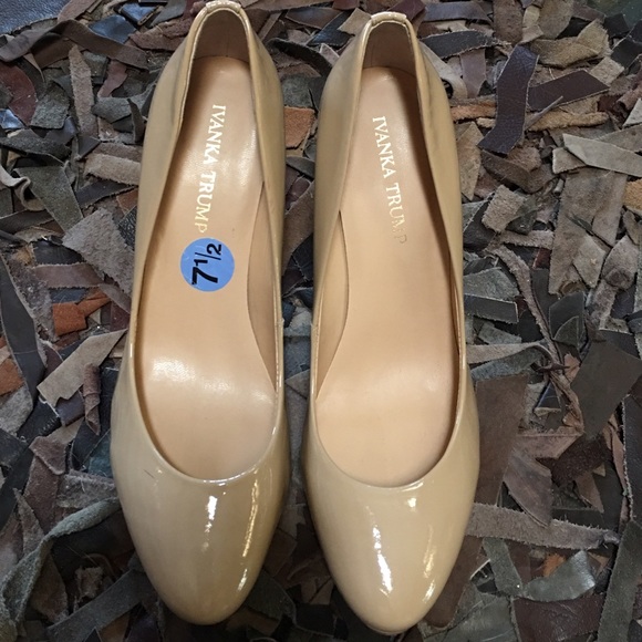 Ivanka Trump Sophia Women Round Toe Heels - Picture 1 of 4