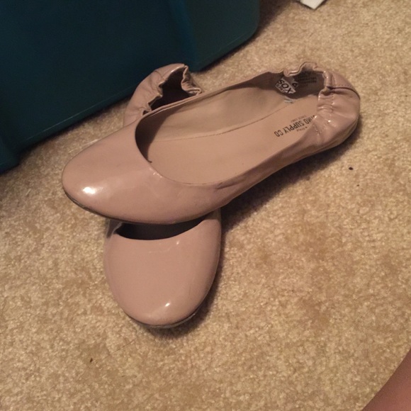 Mossimo patent nude flats