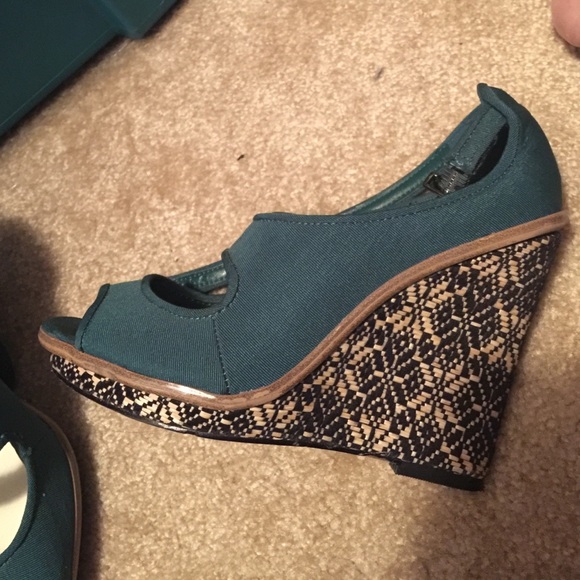 Leila Rose winter wedges - size 6